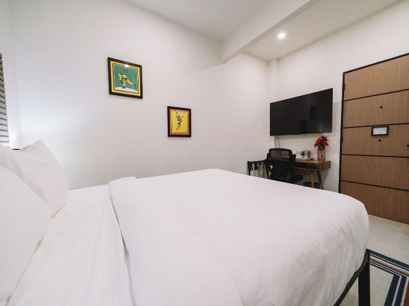 The Looking Glass Hotel image