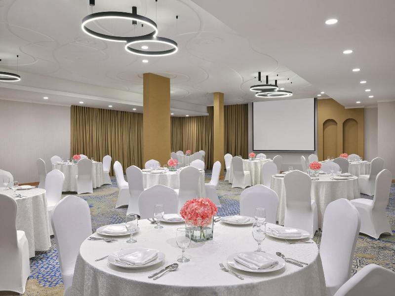 Holiday Inn Jeddah Corniche By Ihg image