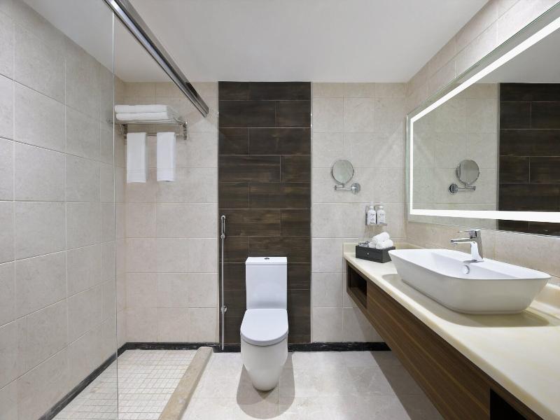 Holiday Inn Jeddah Corniche By Ihg image