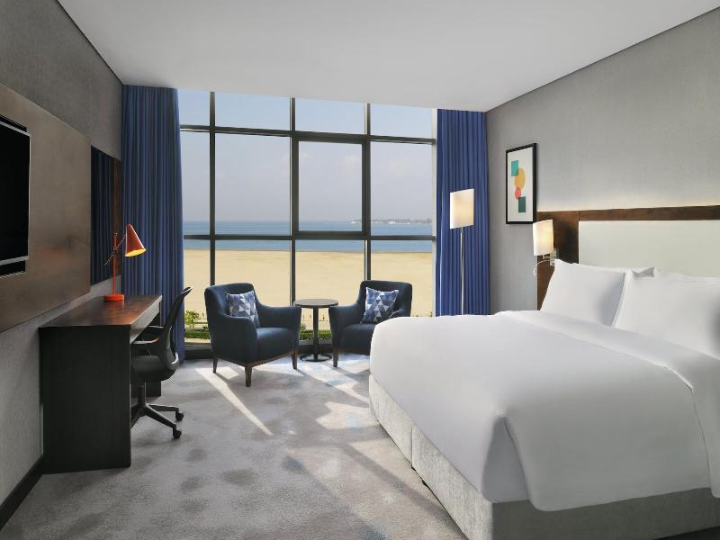 Holiday Inn Jeddah Corniche By Ihg image