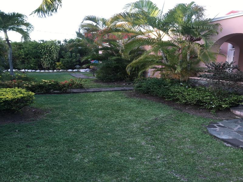 Beachcross Villa Apartments image