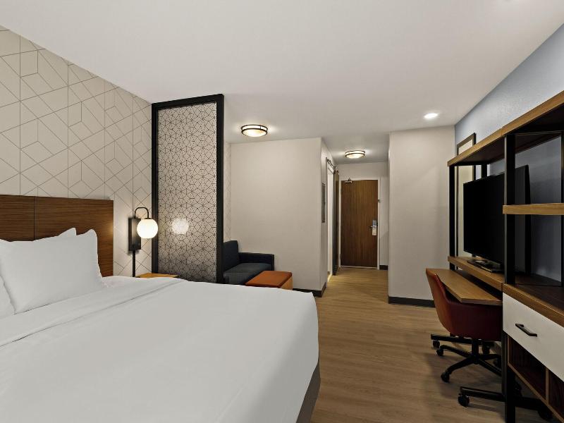 Everhome Suites Brownsville image