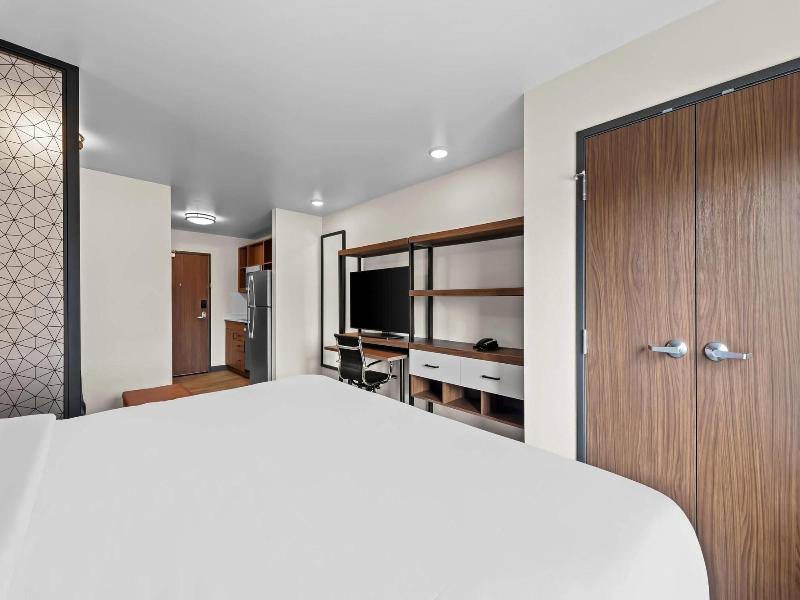 Everhome Suites Brownsville image