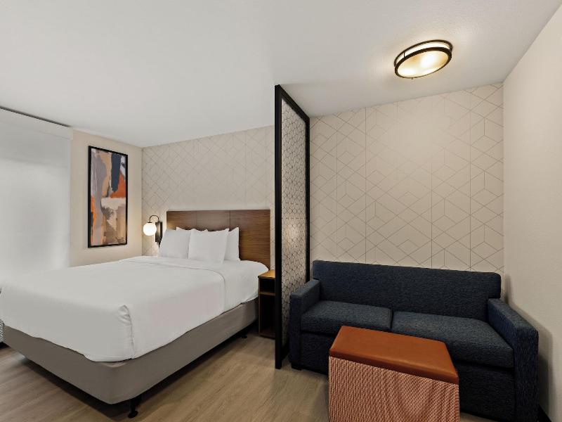 Everhome Suites Brownsville image
