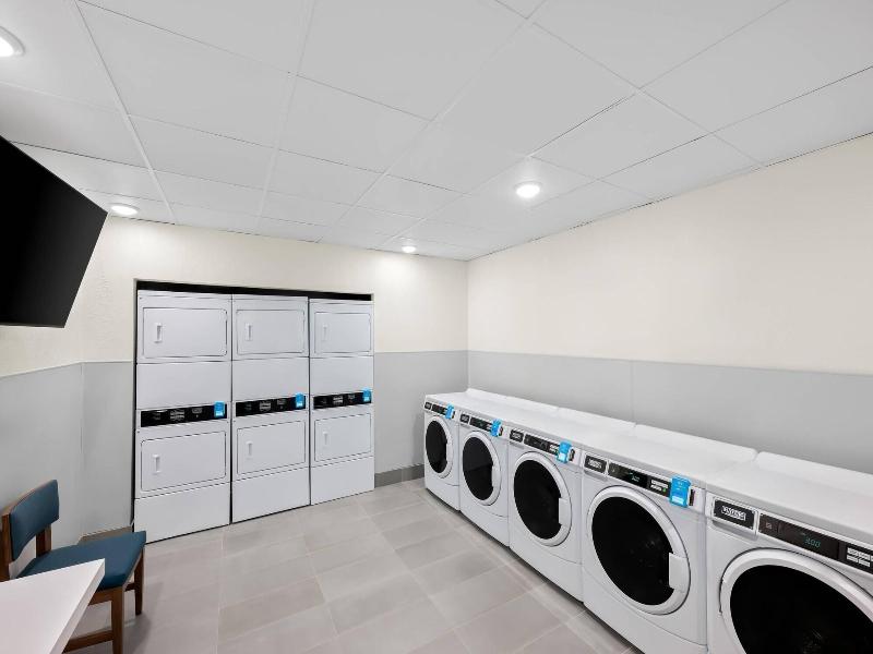 Everhome Suites Portsmouth Newington image