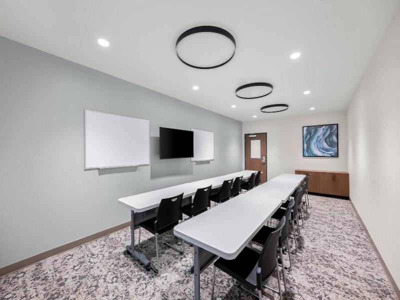 Everhome Suites Portsmouth Newington image