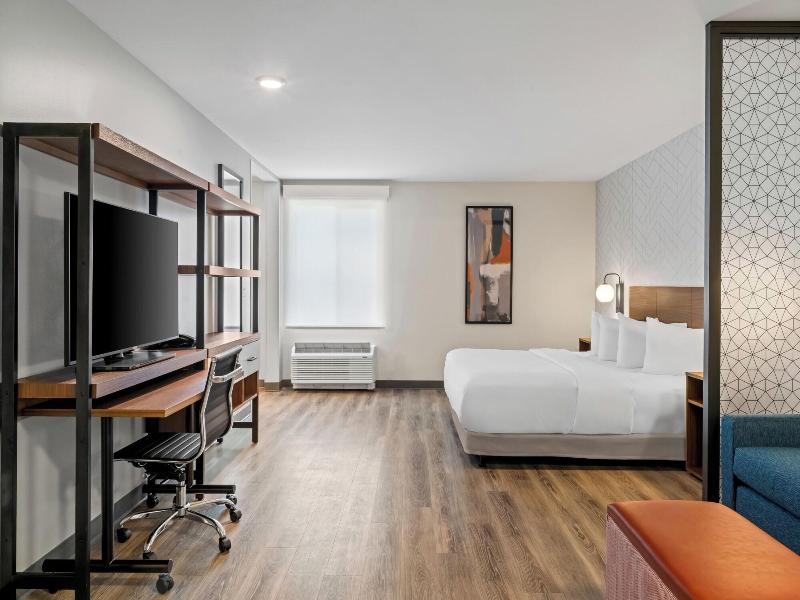Everhome Suites Portsmouth Newington image