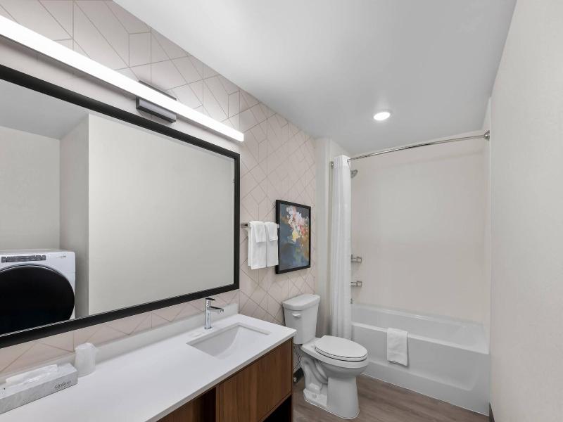 Everhome Suites Portsmouth Newington image
