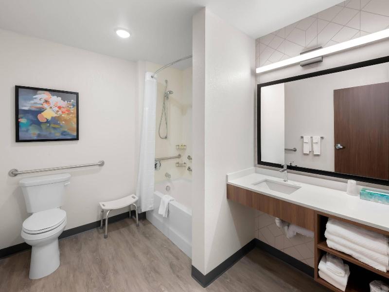 Everhome Suites Portsmouth Newington image