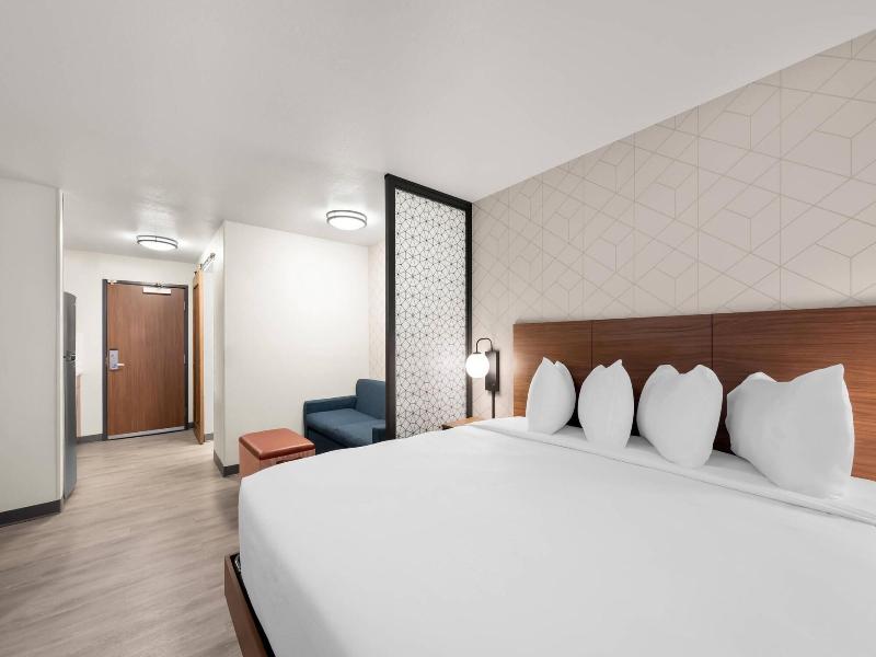 Everhome Suites Portsmouth Newington image