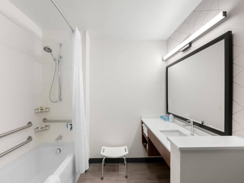 Everhome Suites Portsmouth Newington image