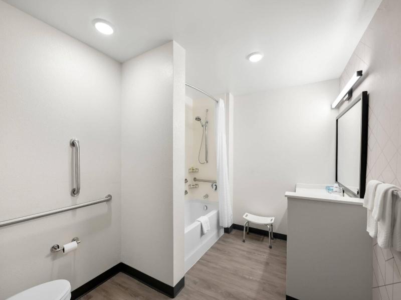 Everhome Suites Portsmouth Newington image