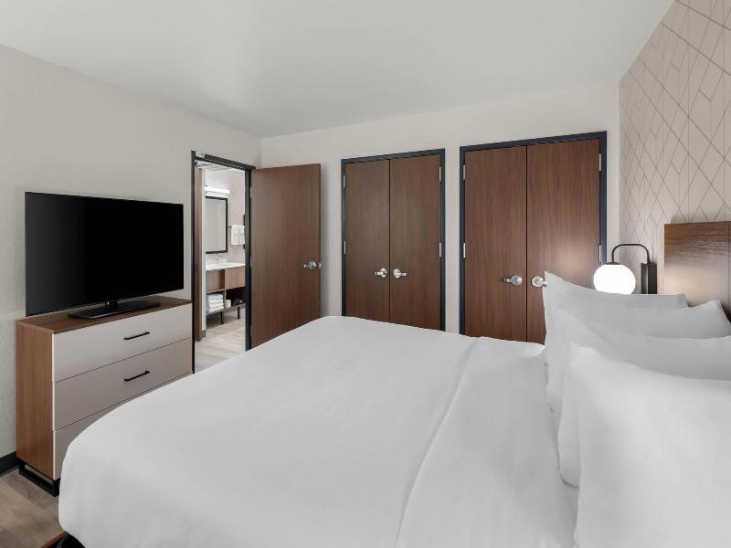 Everhome Suites Portsmouth Newington image