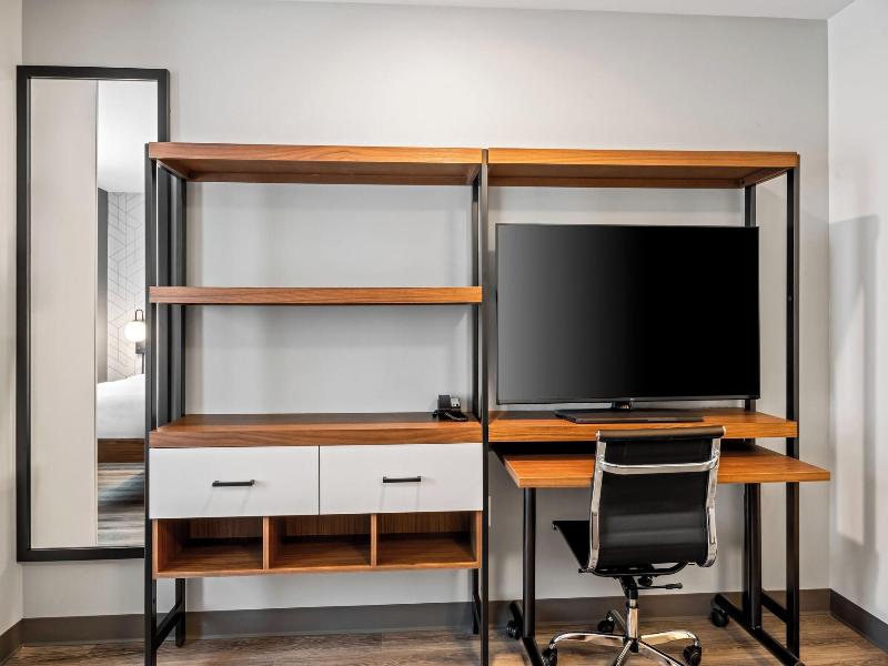 Everhome Suites Portsmouth Newington image