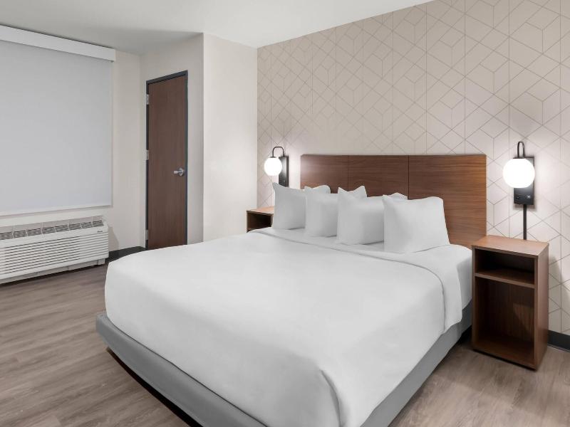 Everhome Suites Portsmouth Newington image