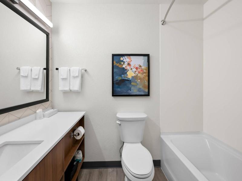 Everhome Suites Portsmouth Newington image