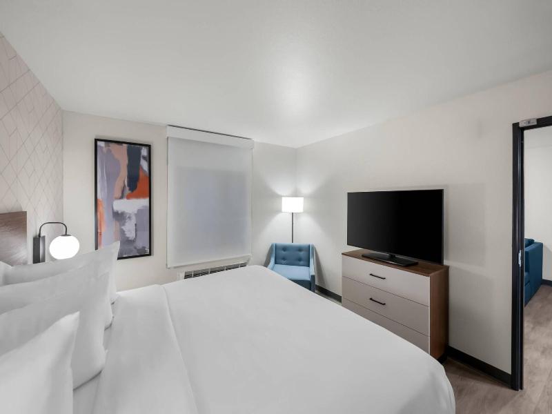Everhome Suites Portsmouth Newington image