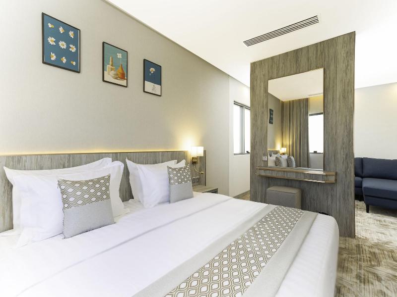 The Seasons Hotel image