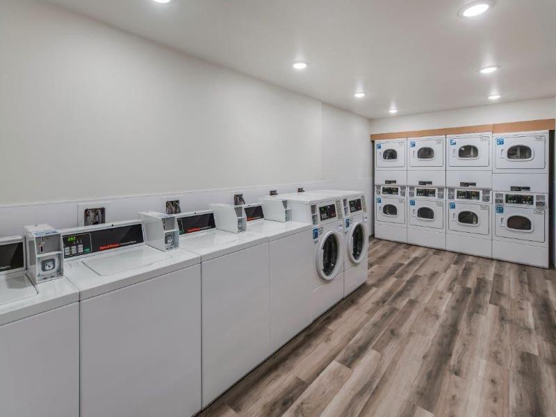 Woodspring Suites Meridian image