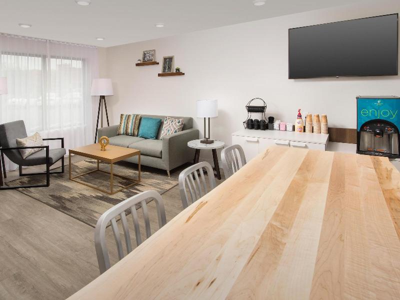 Woodspring Suites Meridian image
