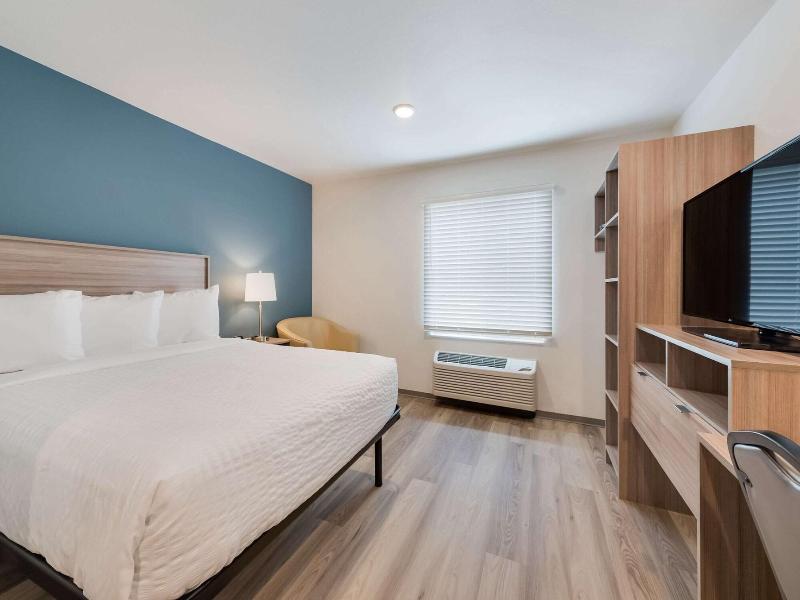 Woodspring Suites Meridian — exterior view
