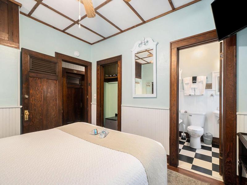 Historic Hotel Nichols image