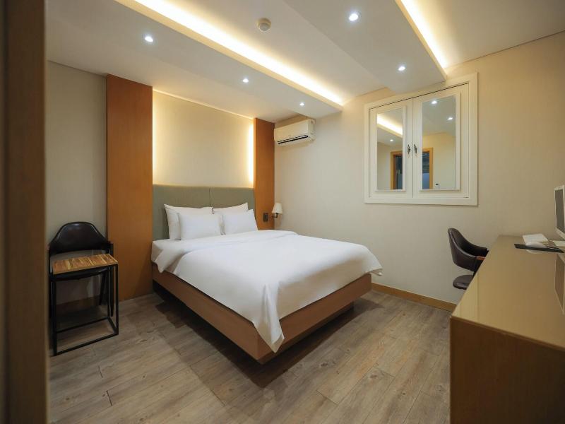 New Day Hotel Gangnam image