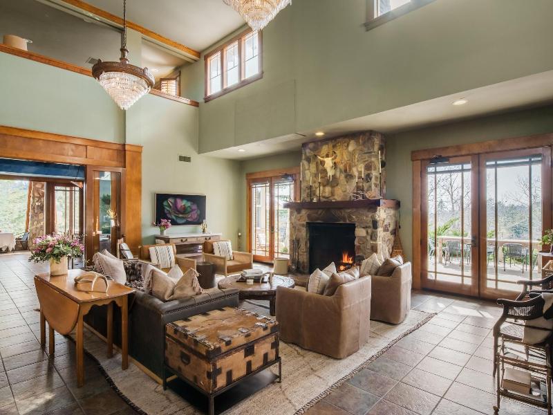 Orchard Hill image