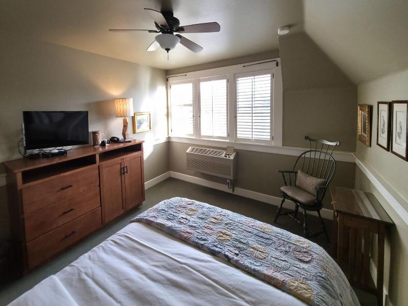 Orchard Hill image