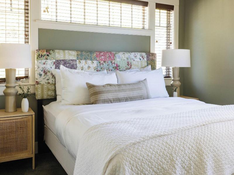 Orchard Hill image