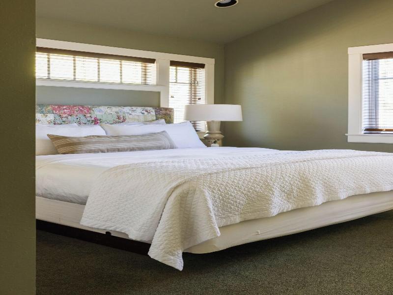 Orchard Hill image