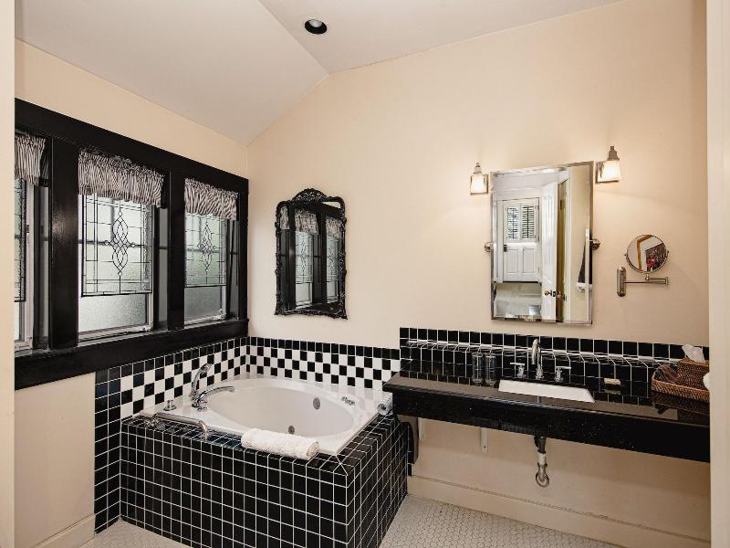 Orchard Hill image