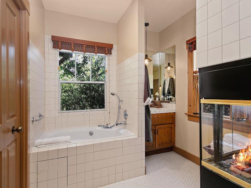 Orchard Hill image