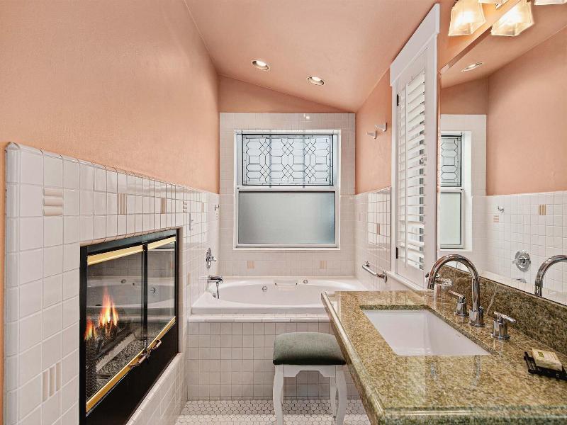 Orchard Hill image