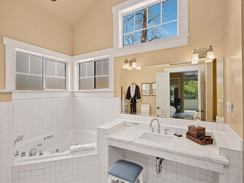 Orchard Hill image