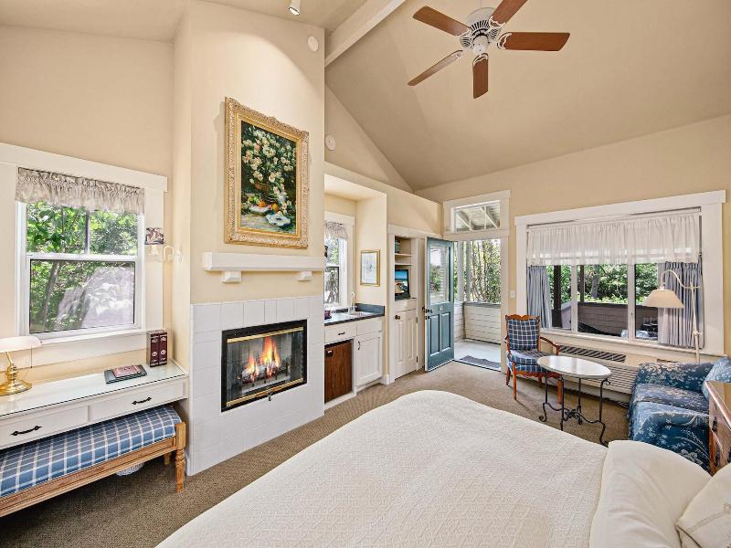 Orchard Hill image