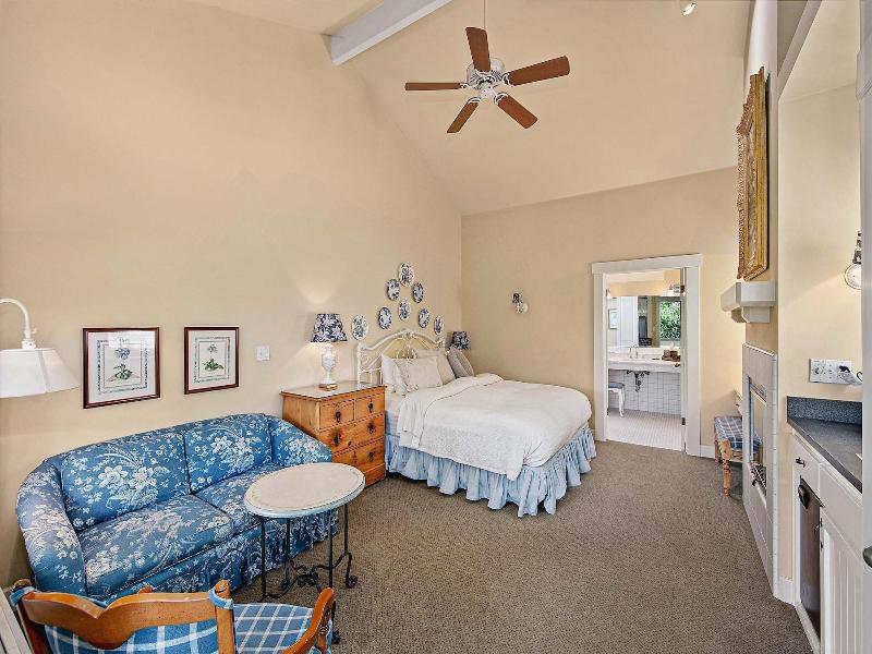 Orchard Hill image