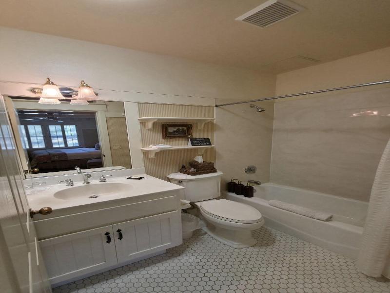 Orchard Hill image