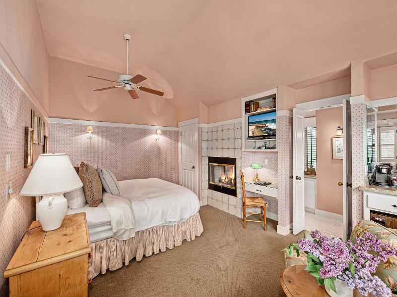Orchard Hill image
