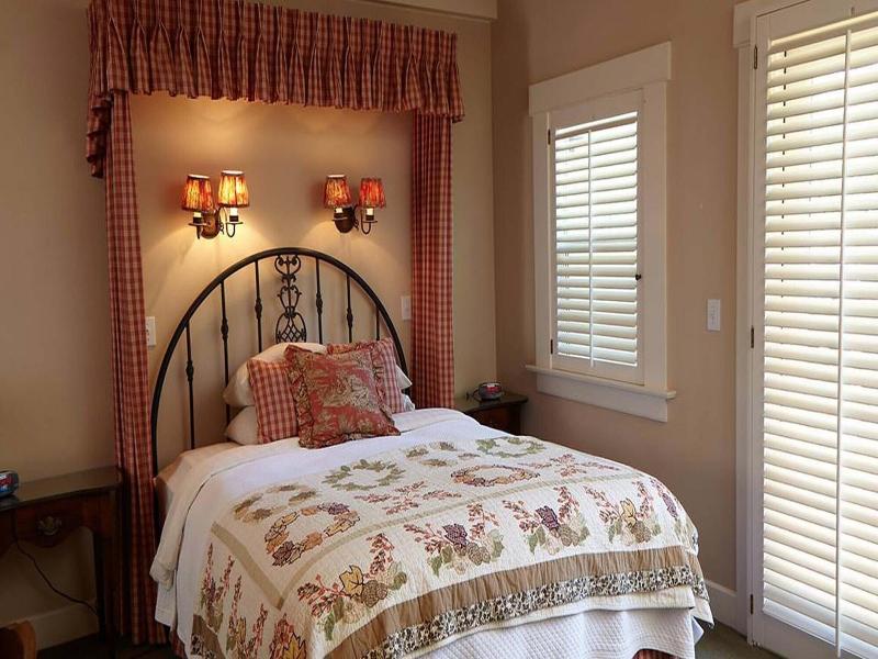 Orchard Hill image