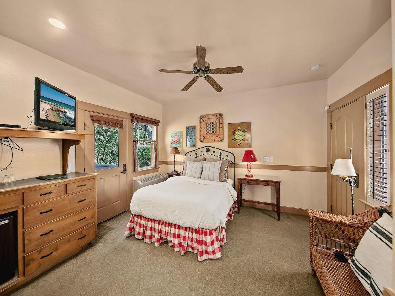 Orchard Hill image
