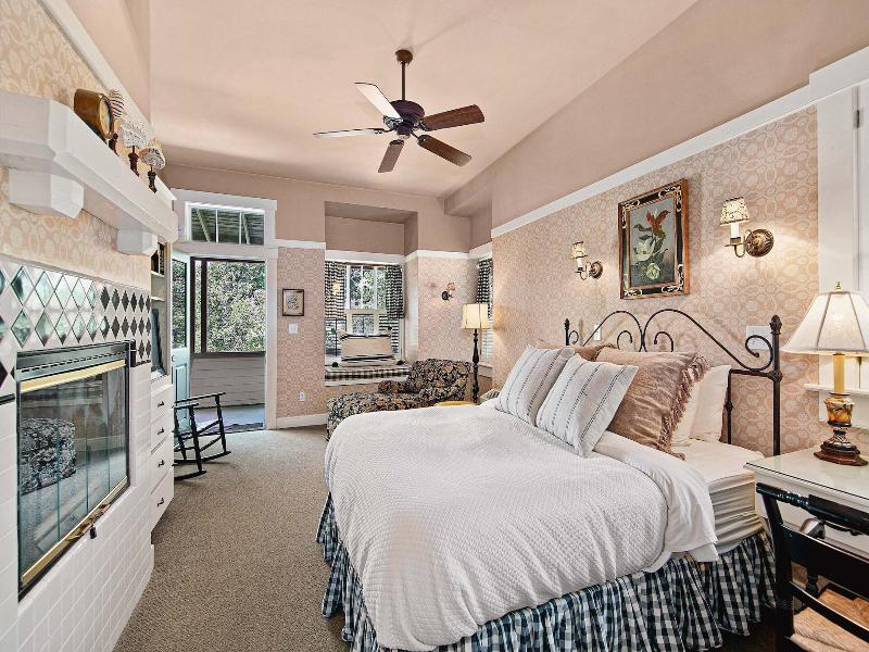 Orchard Hill image