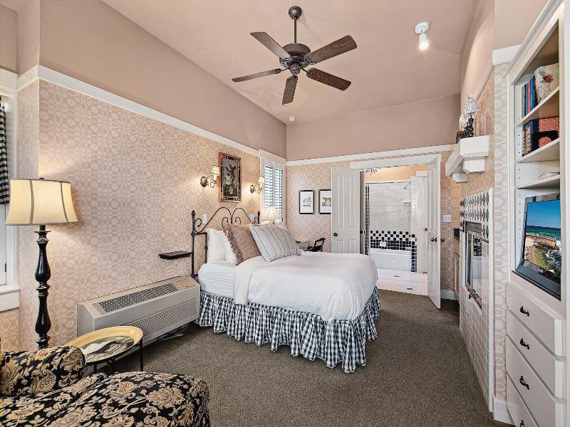 Orchard Hill image