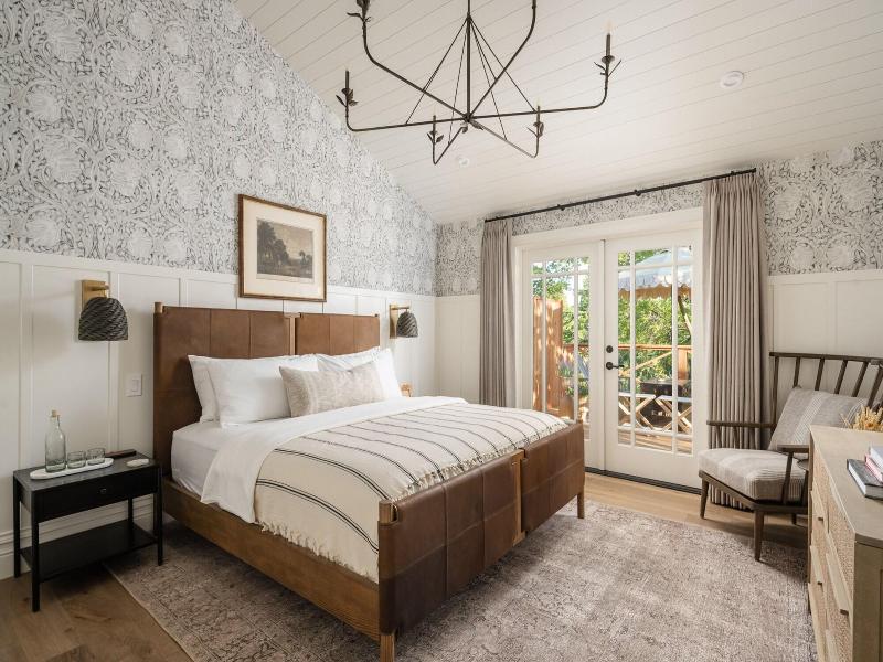 Orchard Hill image