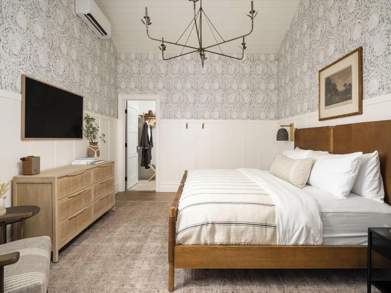 Orchard Hill image