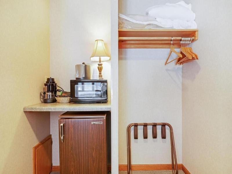 Chanticleer Inn
