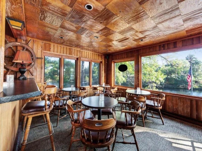 Chanticleer Inn