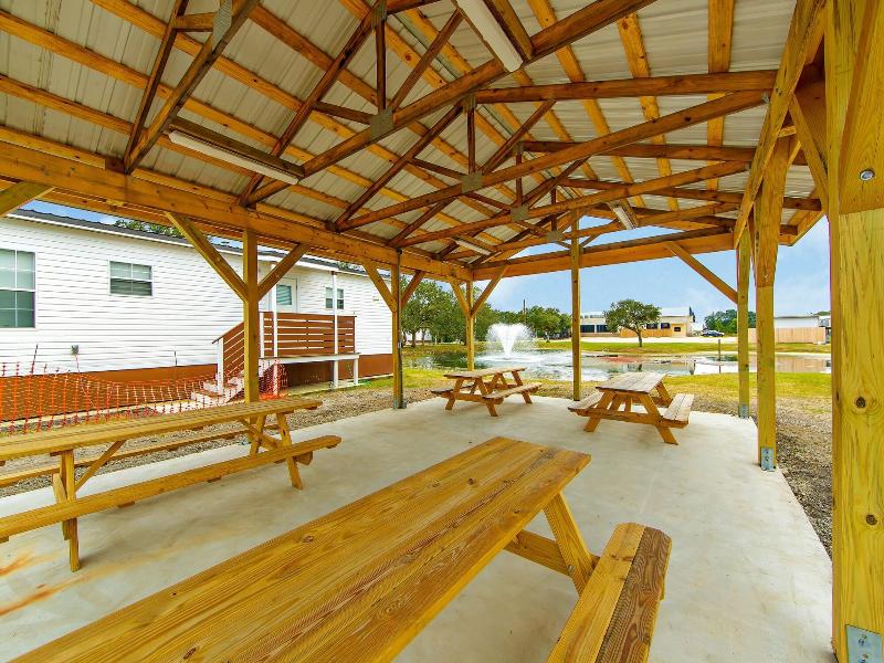 Southern Breeze Lodge image