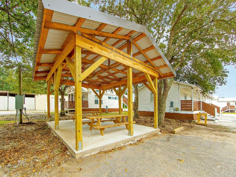 Southern Breeze Lodge image