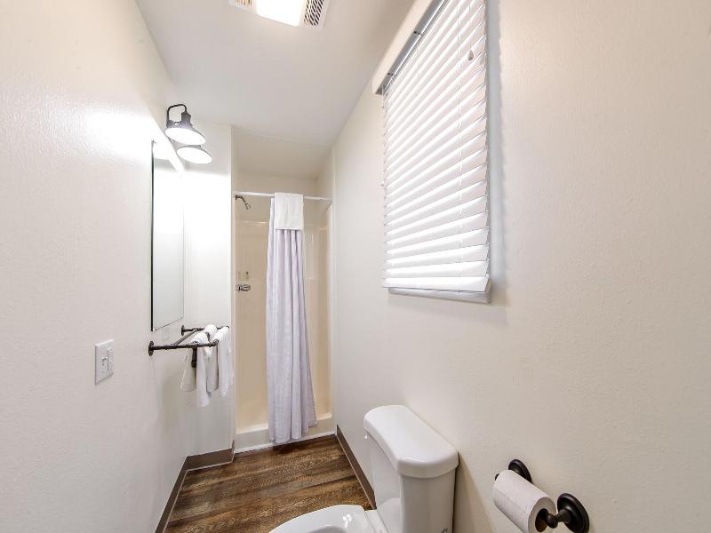 Southern Breeze Lodge image